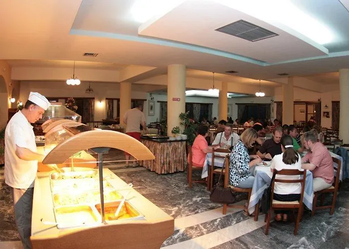 Semiramis Village Hotel 4*