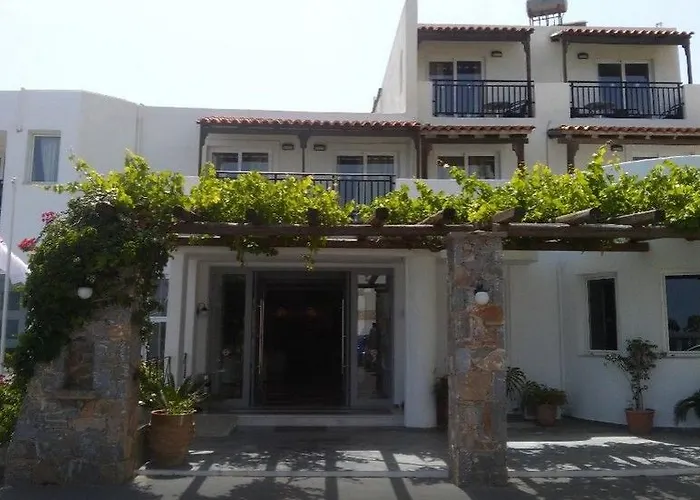 Semiramis Village Hotel 4*