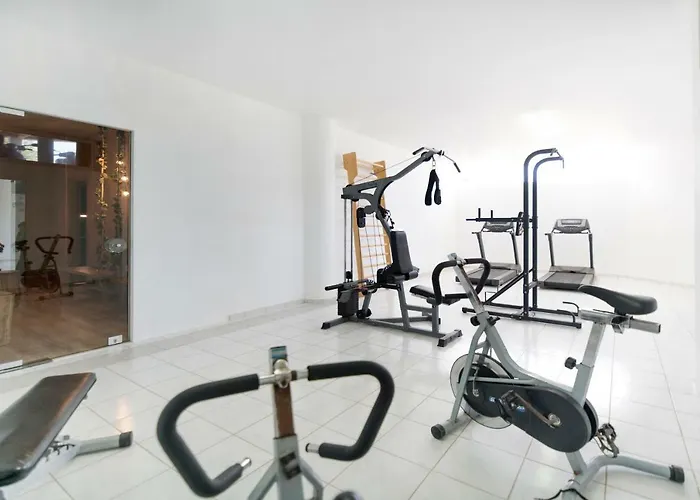 Semiramis Village 酒店