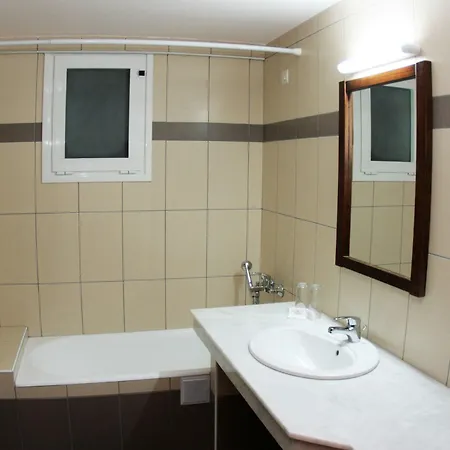 מלון Semiramis Village