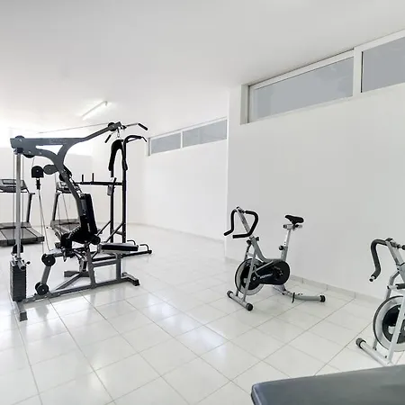 מלון Semiramis Village 4*