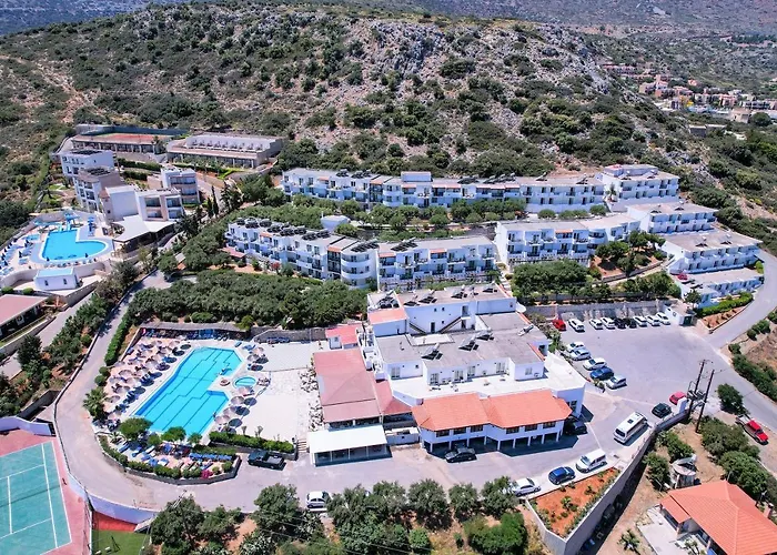 Semiramis Village Hotel 4*