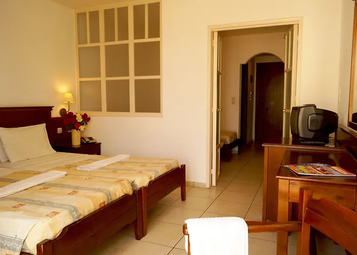 Готель Semiramis Village 4*