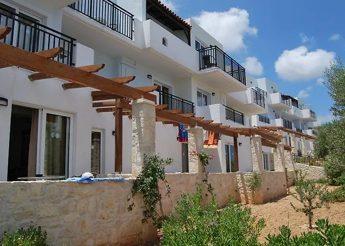 Semiramis Village Hotel 4*