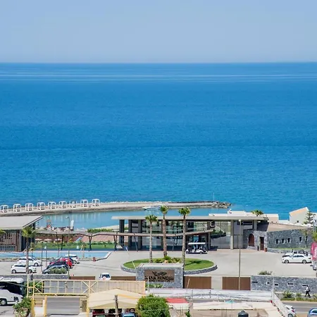 מלון Semiramis Village 4*